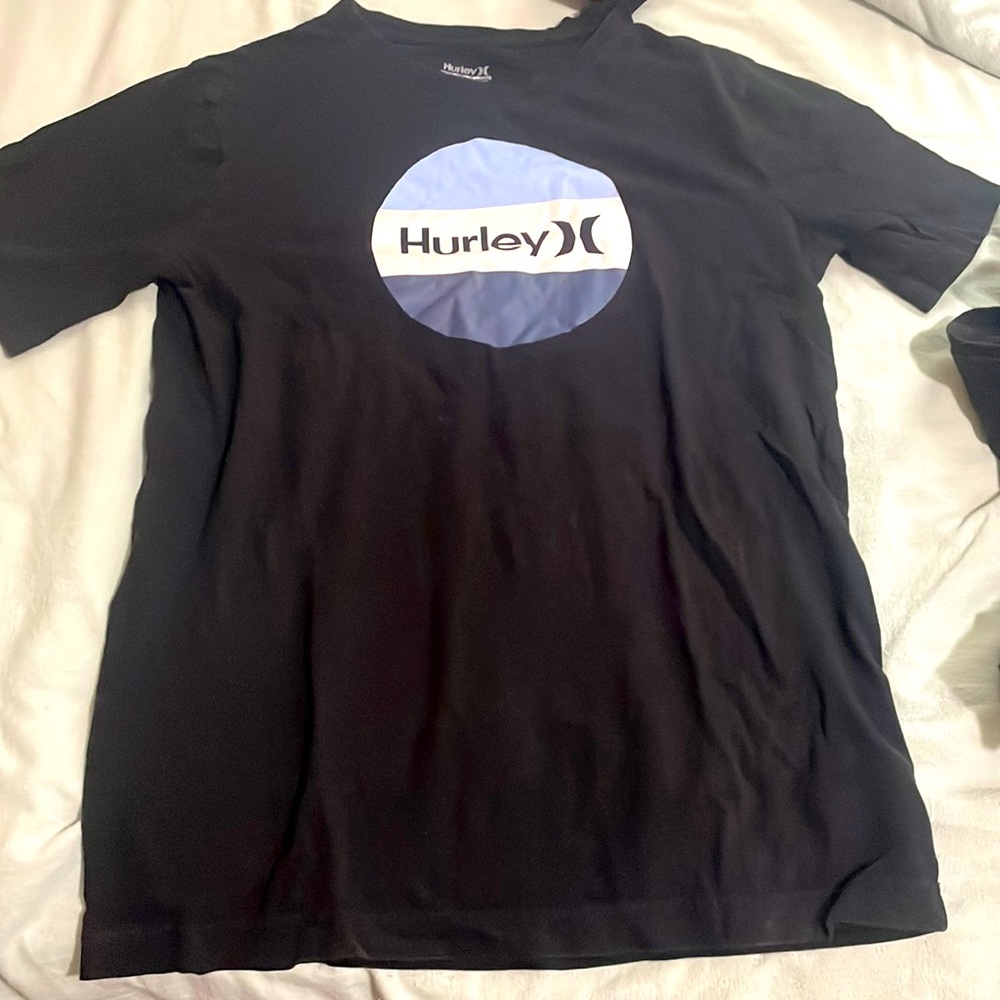 Hurley Graphic T. Worn only a couple of times, boys XL